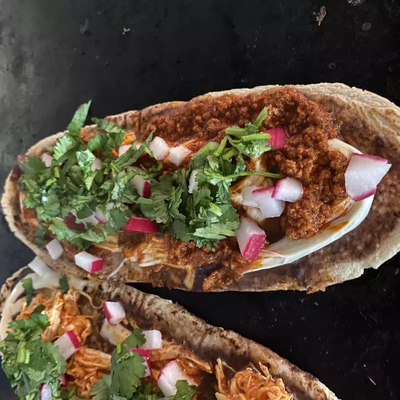 Huarache de chorizo.