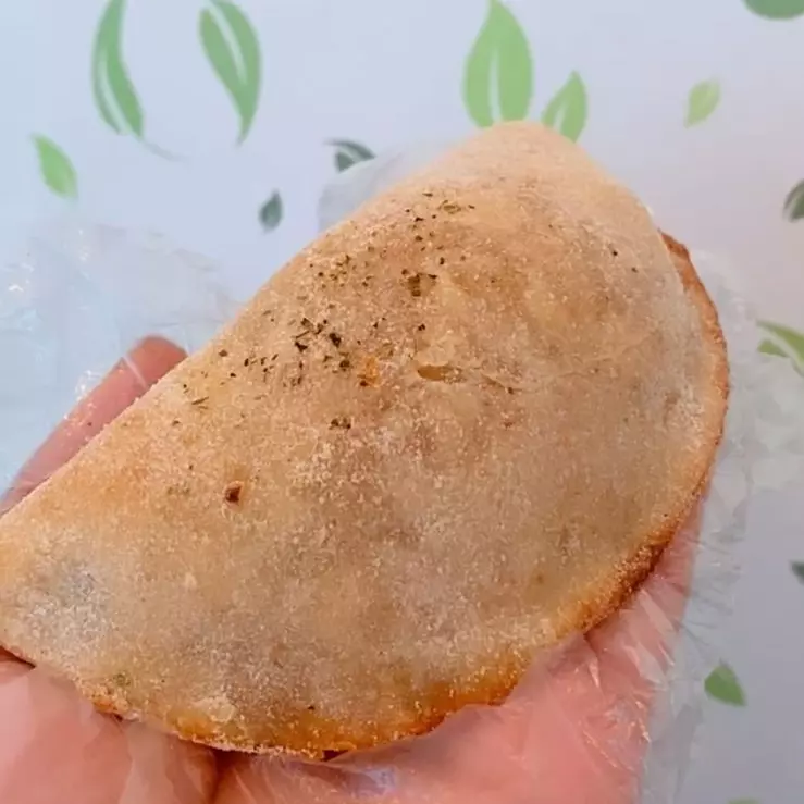 Empanada presunto e queijo veg