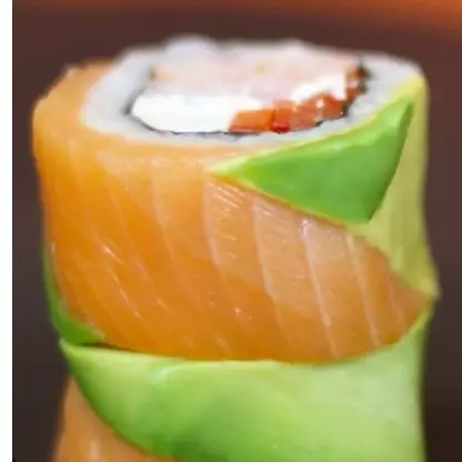 ROLLS RAINBOW SALMON /QC PALTA 8 PZA