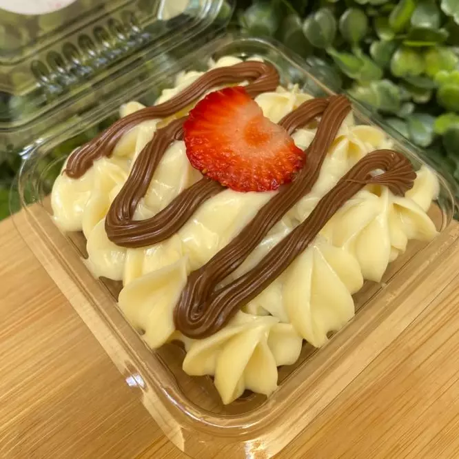 BOMBOM ABERTO NINHO COM MORANGO E NUTELLA