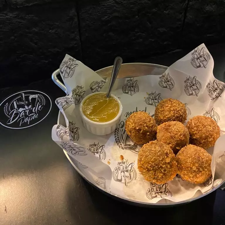 Bolinho de Jiló rechado com Queijo