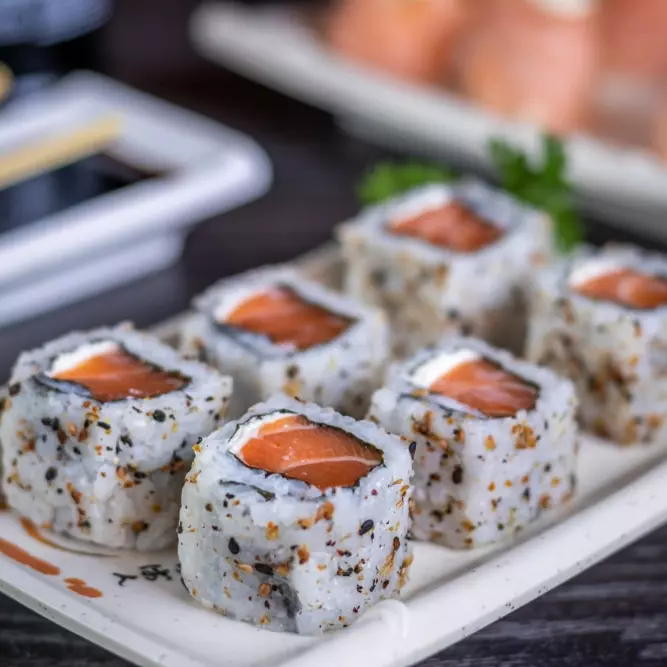 URAMAKI 4 UNIDADES