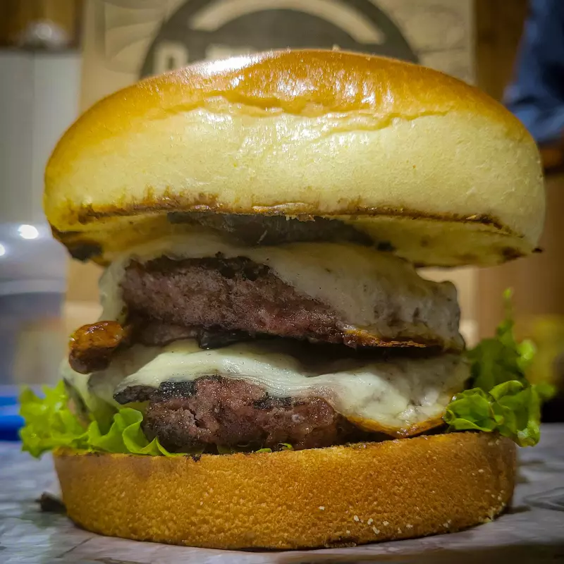 Bãodimaisdaconta duplo Burger