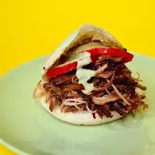 Arepa de Pernil (Pierna de Cerdo )