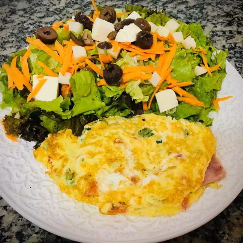Salada com Omelete Gourmet