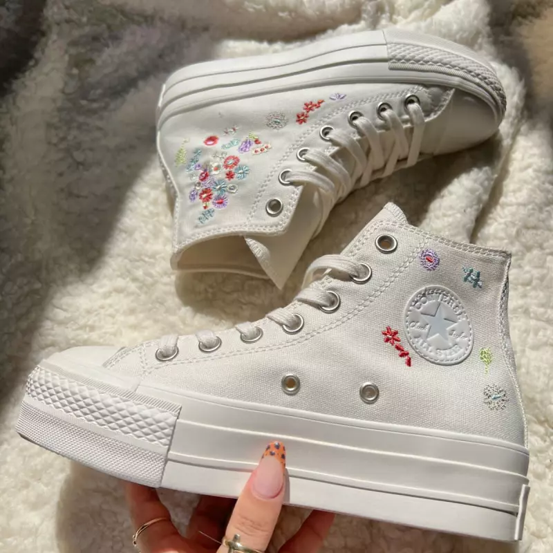 PLATAFORMA BEIGE BORDADO FLORES