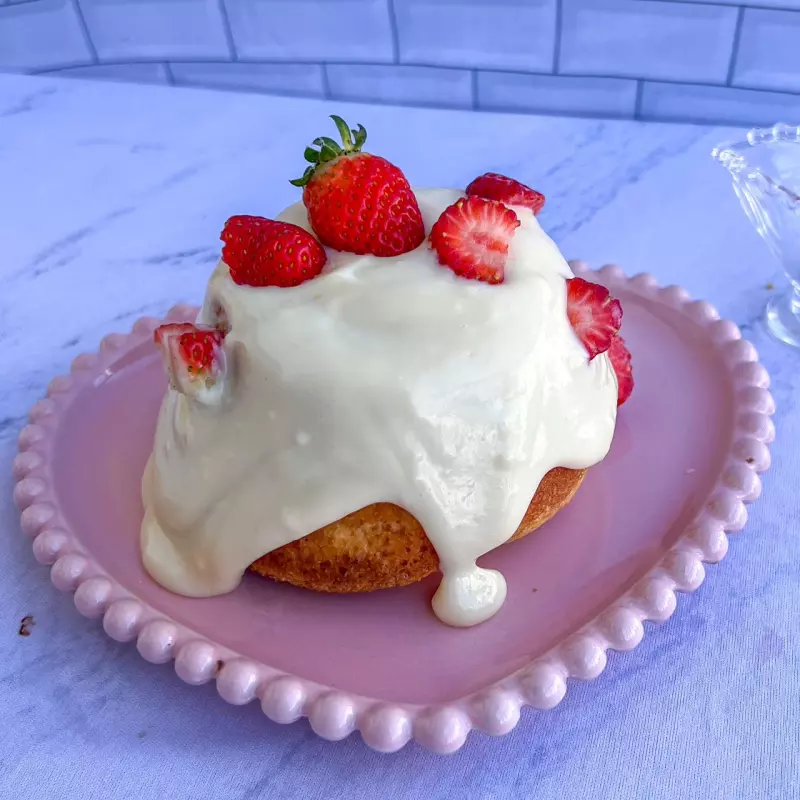 Brigadeiro branco e morangos