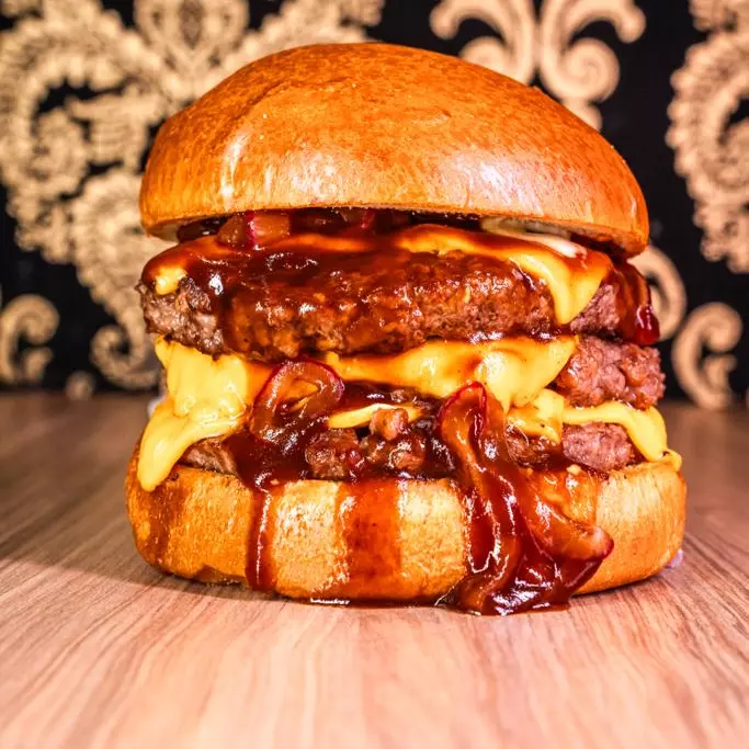 TRIPLO CHEDDAR COM  CEBOLA CARAMELIZ