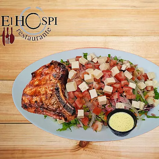 Ensalada de la casa + bebida