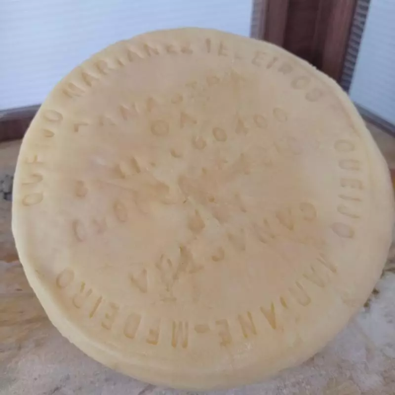 Queijo Canastra curado/meia cura