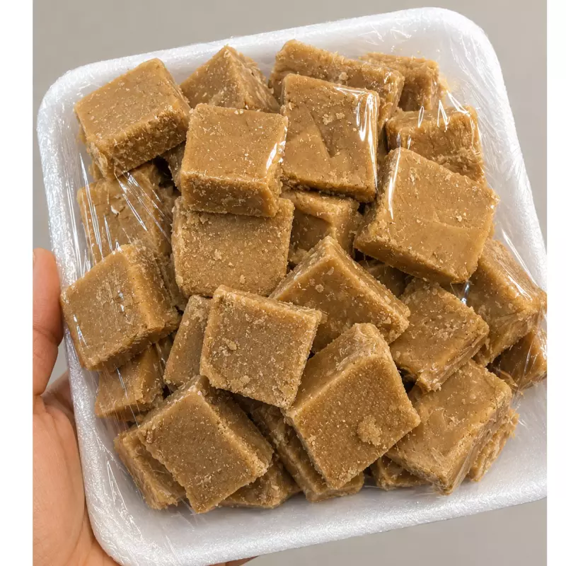 Doce de leite em pedaços amendoim