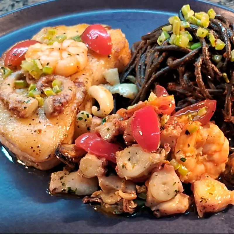 SIRIGADO COM SAUTÉ DE CAMARÃO