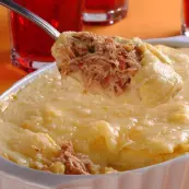 PIRÃO DE AIPIM COM FRANGO