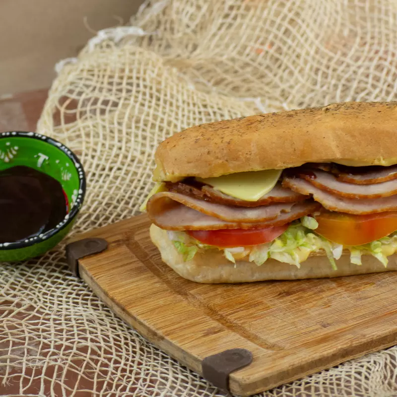 SANDWICH PERNIL DE CERDO