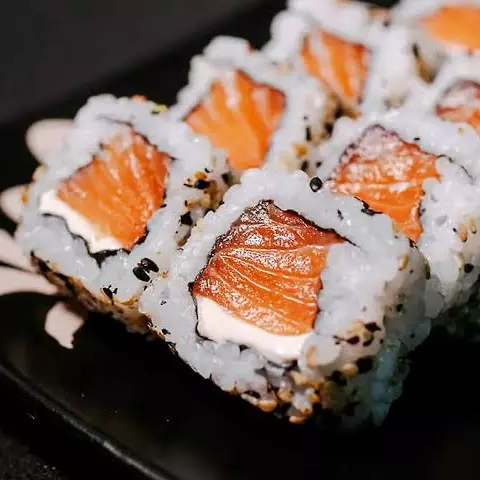 Uramaki salmão especial
