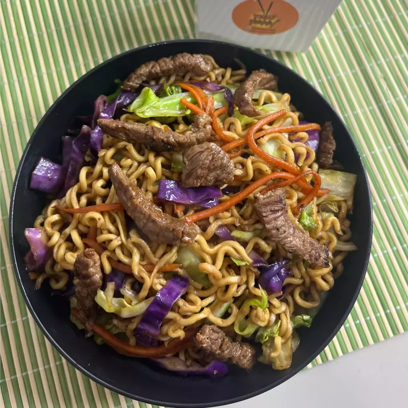 Yakisoba de CARNE