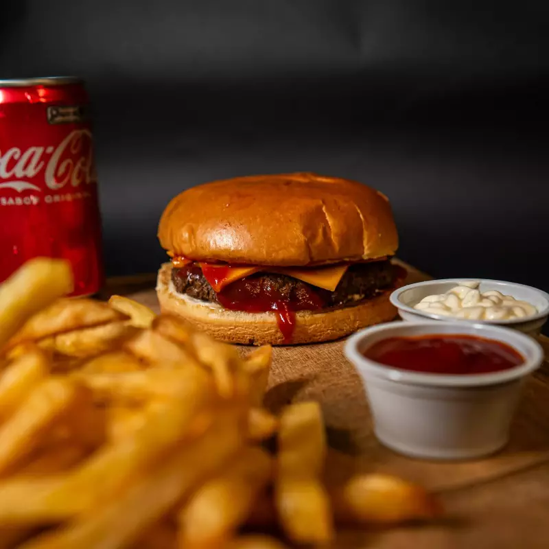 Baru Burger + Fritas + Refri