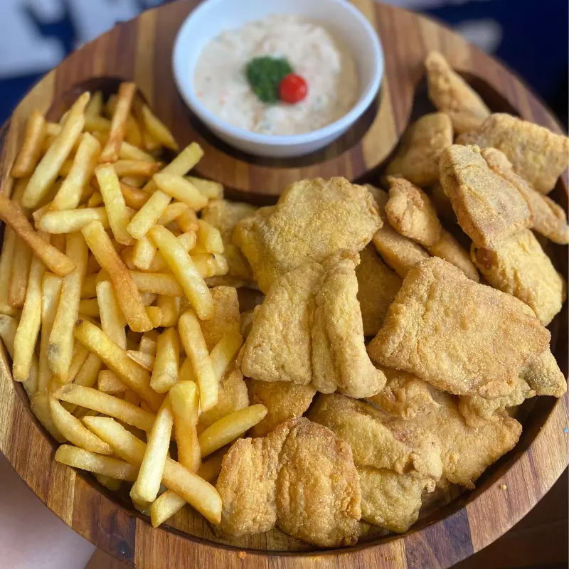 GURJÃO DE PEIXE COM FRITAS