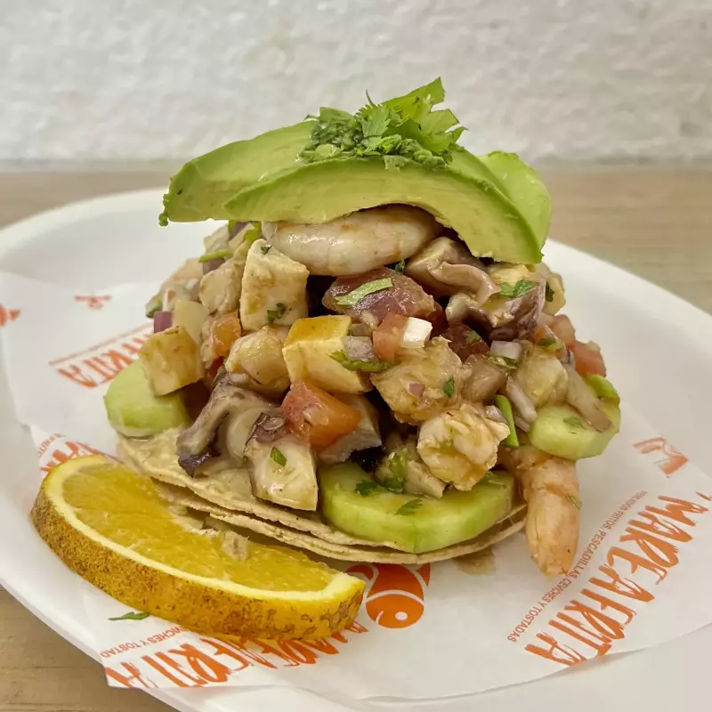 Tostada ceviche mixto