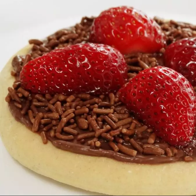 ESFIHA BRIGADEIRO C/ MORANGOS