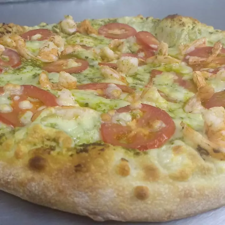 PIZZA DE CAMARÓN AL PESTO