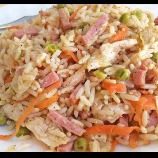 ARROZ FRITO FRANGO E PRESUNTO