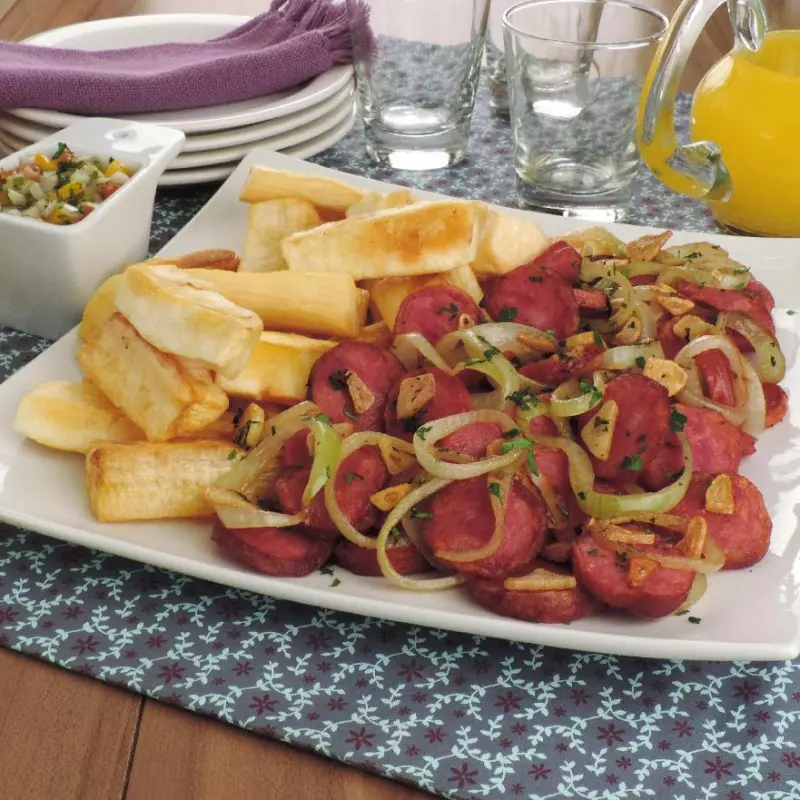 Calabresa c/ mandioca