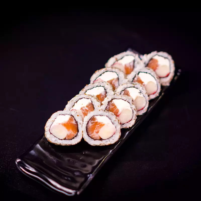 uramaki kani salmão -10 peças