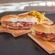 Lomito Baguette + Porción de Papas Fritas
