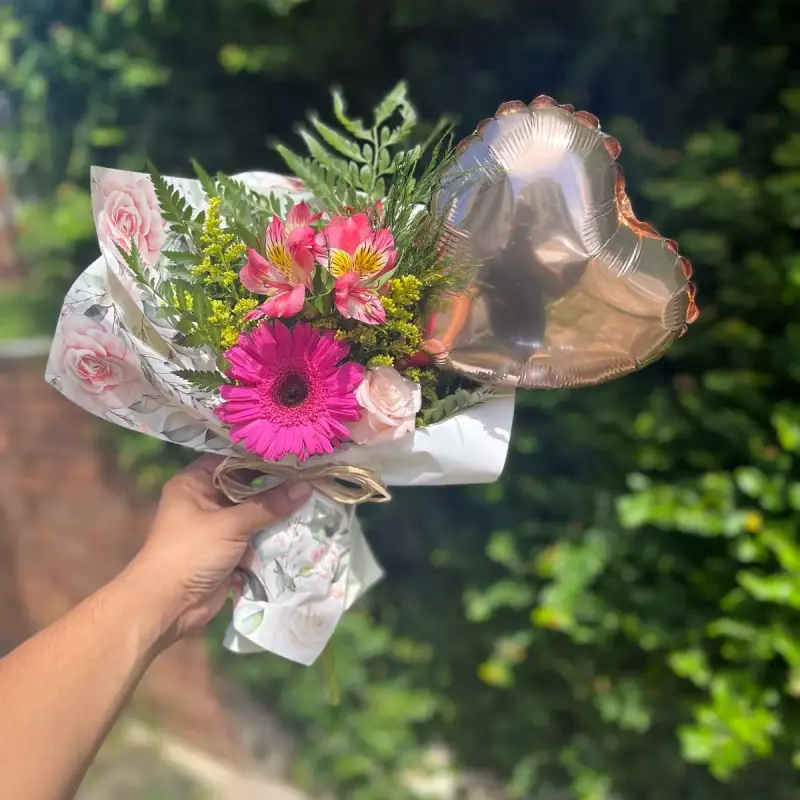 Mix de flores + balão prata