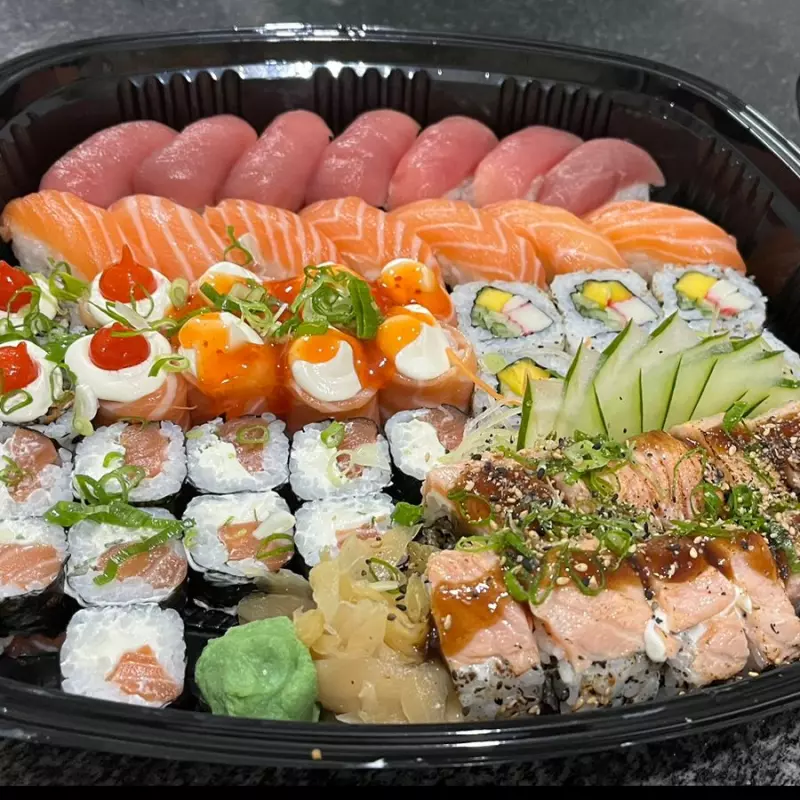 Combinado com 50 peças salmão e atum