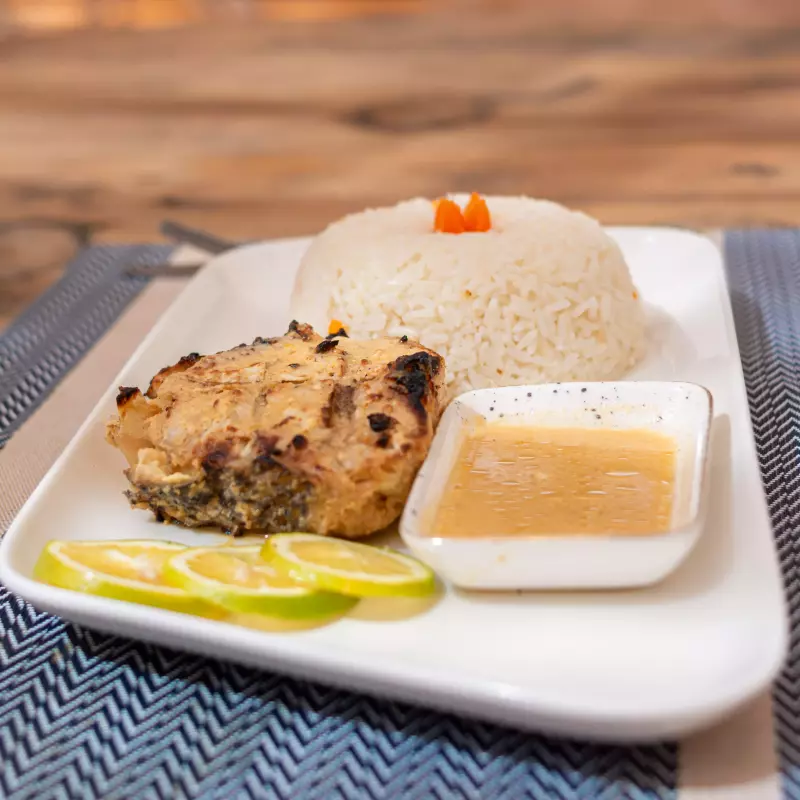 Pescado Grelhado Com Arroz