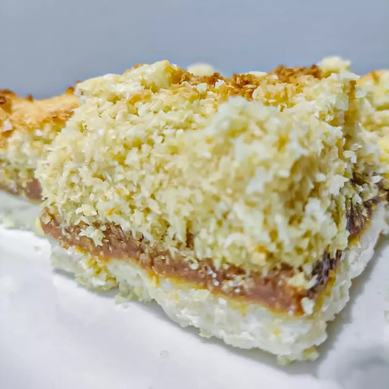 PORCION DE COCO CON DULCE DE LECHE