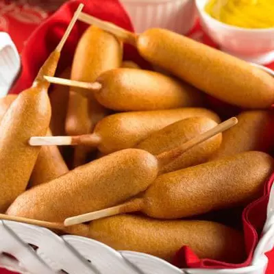 BANDERILLA DE SALCHICHA CON PAPAS