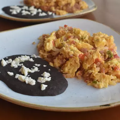 Huevos con Jamón y Tocino