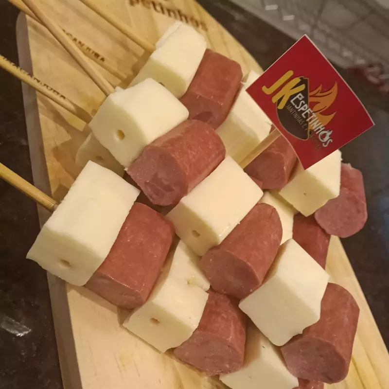 Queijo coalho com calabresa