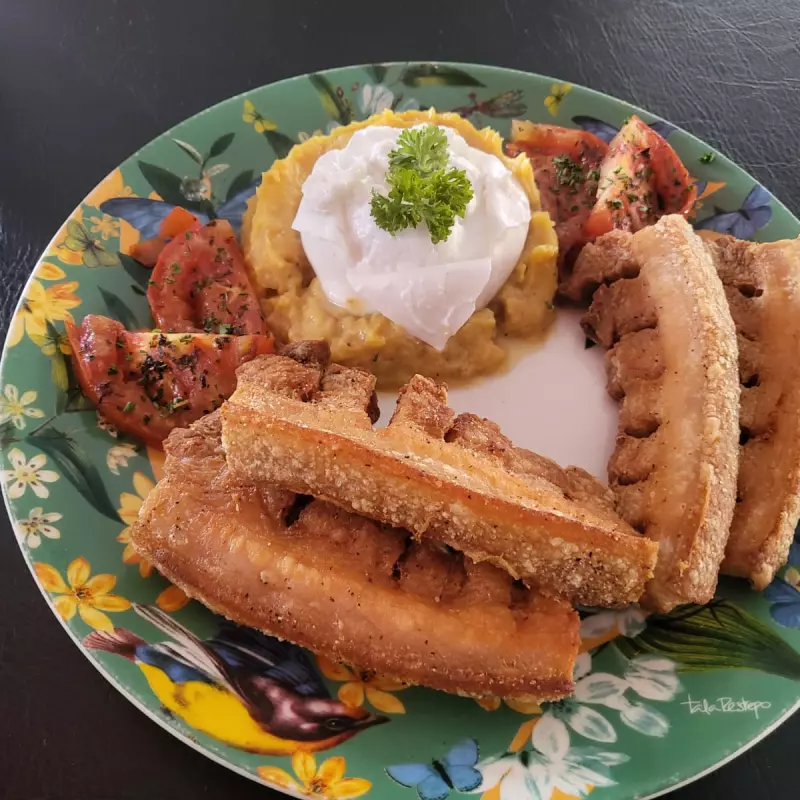 CHICHARRÓN A LA BURRATA