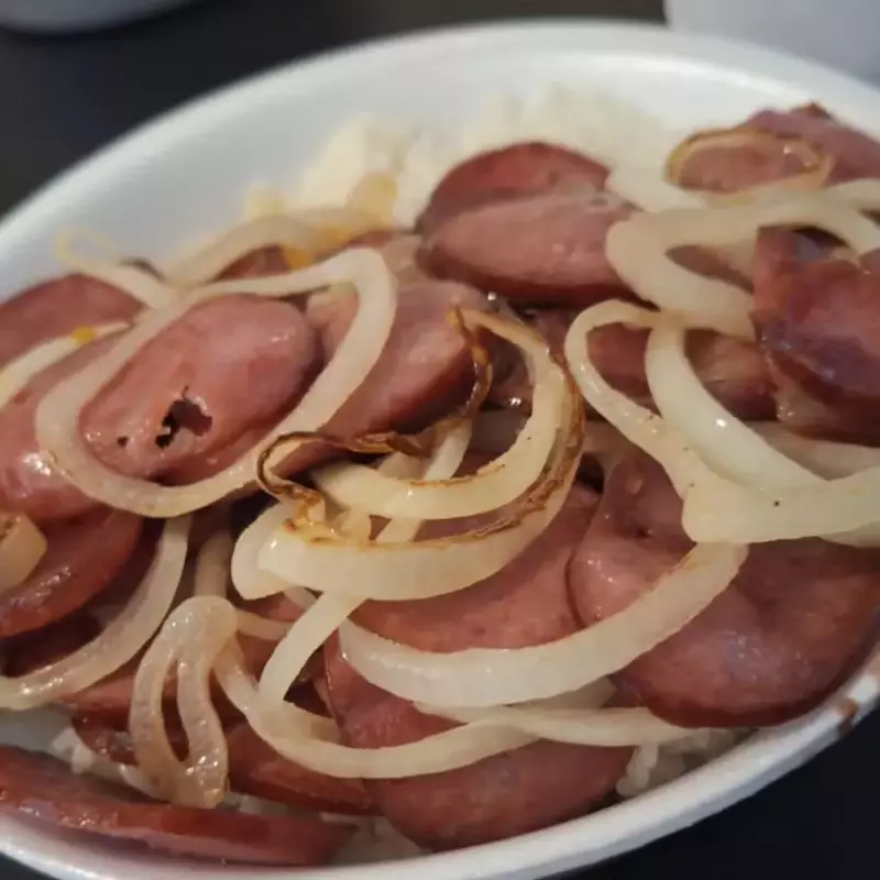 Linguiça calabresa  a cebolada