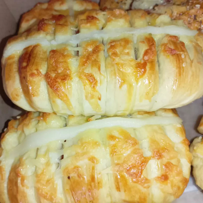 Pão massa batata salsicha com queijo