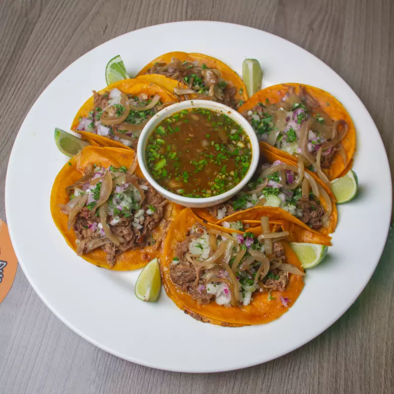 Bandeja taquera de birria