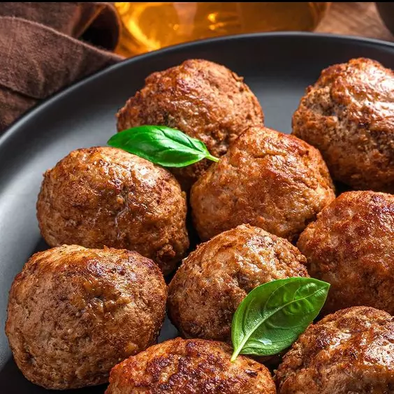 BOLINHA DE CARNE C/ MANDIOCA