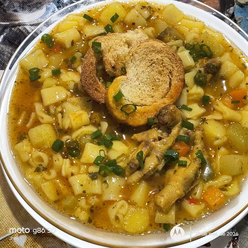 Sopa de pé com legumes