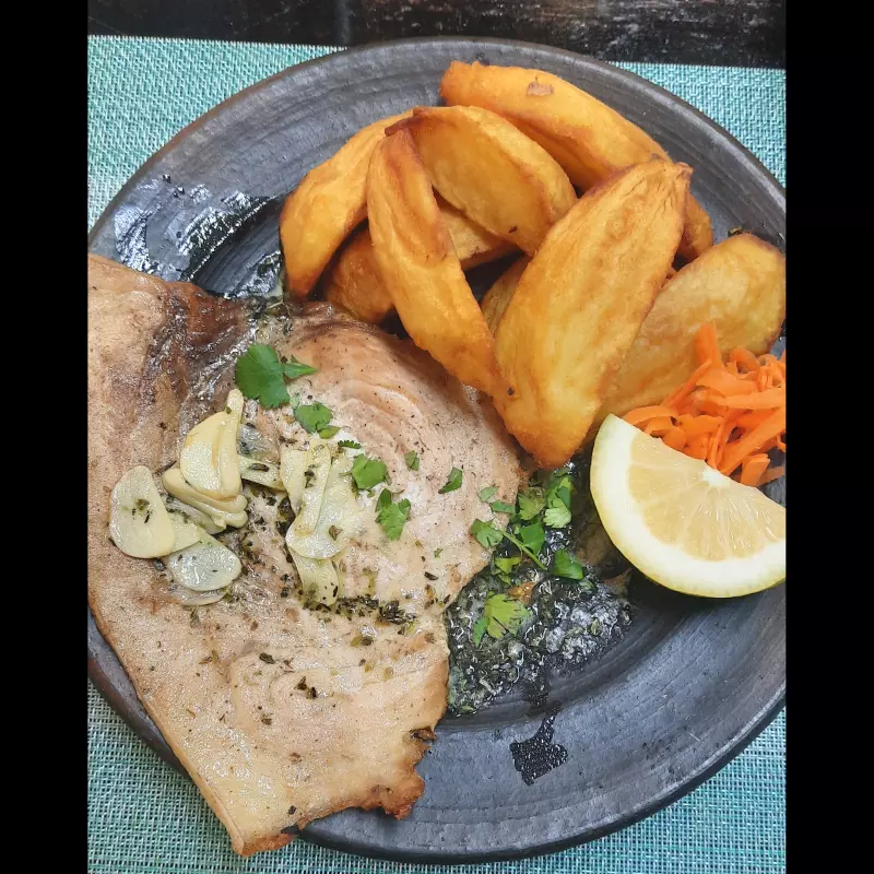 Albacora al ajo /  Acompañada(*)