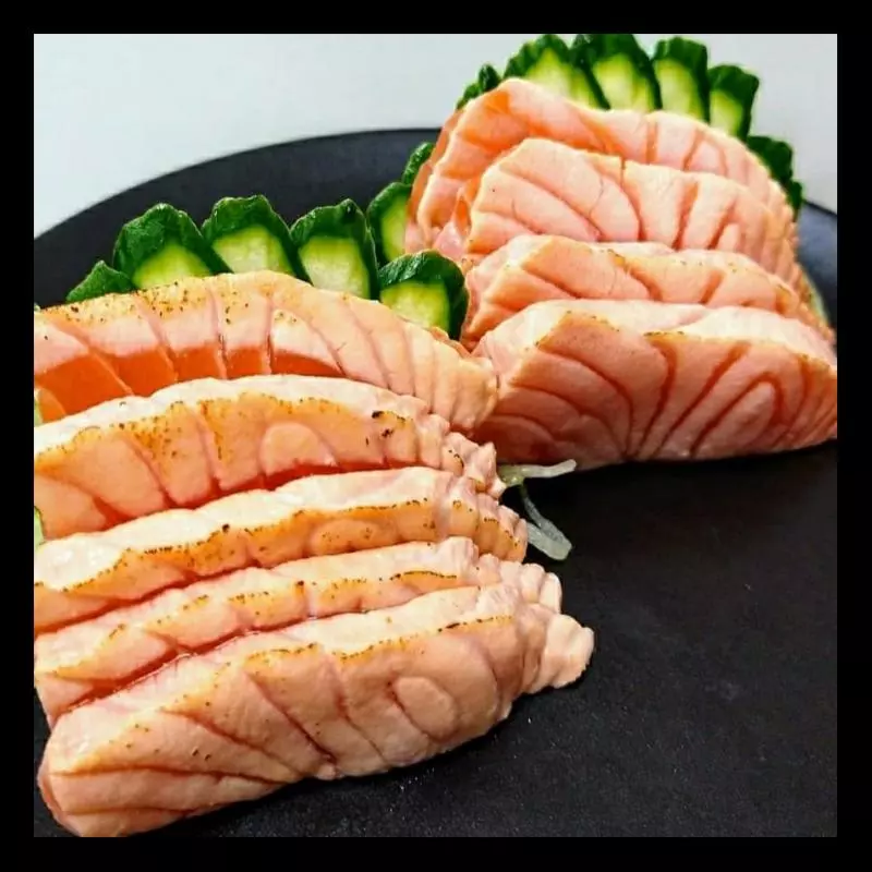 Sashimi salmão massaricado 8 unidades
