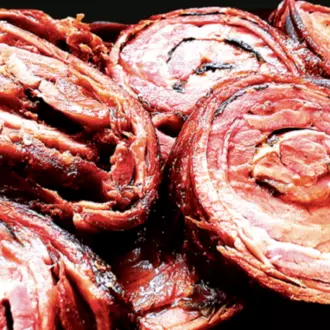 Carré Acebolado com Couve e Farofa