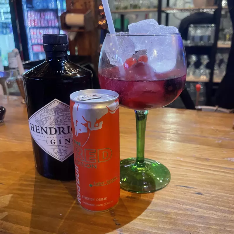 TROPICAL GIN HENDRICK’S