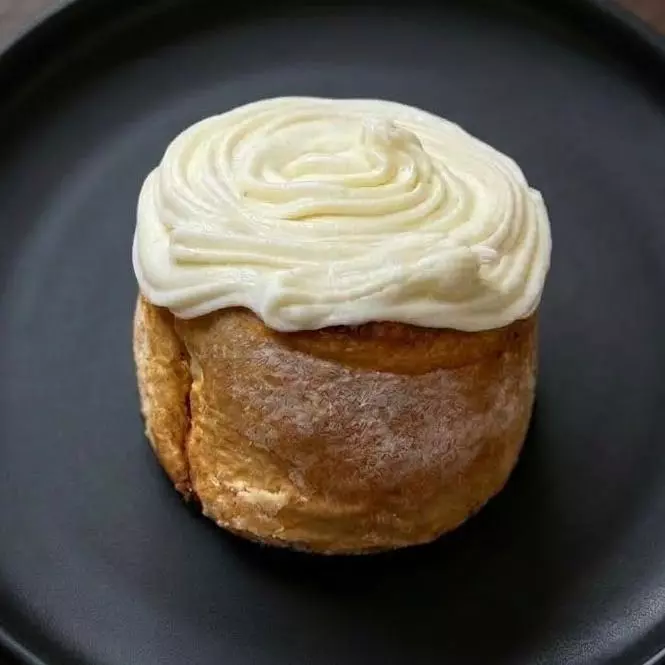 Queso Crema Roll