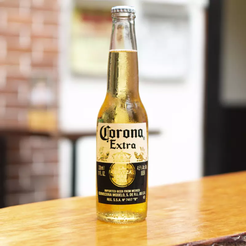 Corona x 330 ml.
