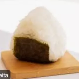 ONIGUIRI RECHEADO SALMÃO GRELHADO