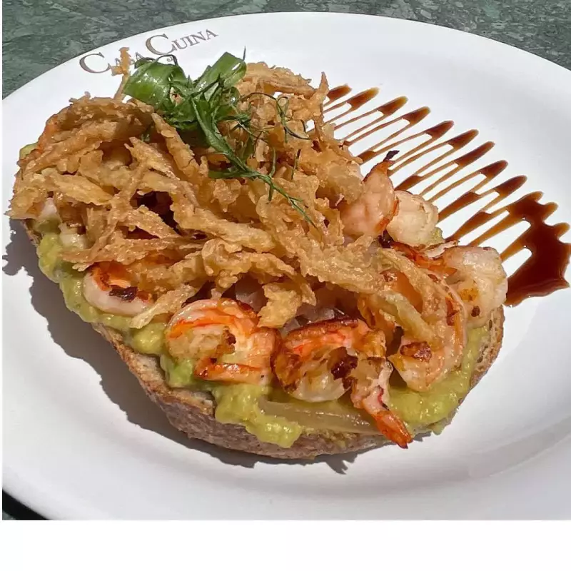 Tostada de Camarones y Aguacate